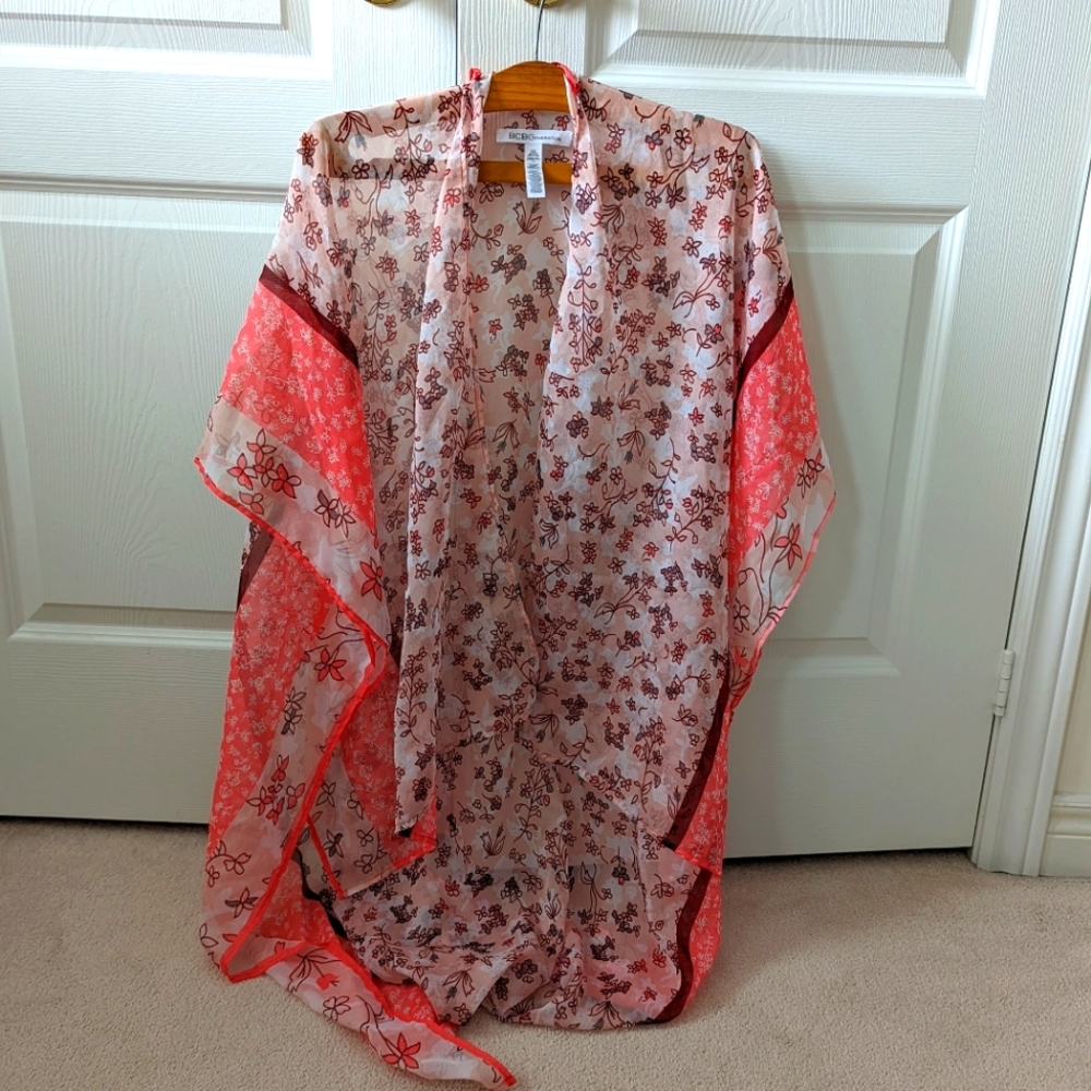 BCBGeneration Floral Kimono